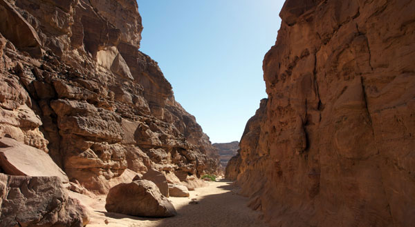 hiking sinai Canyons